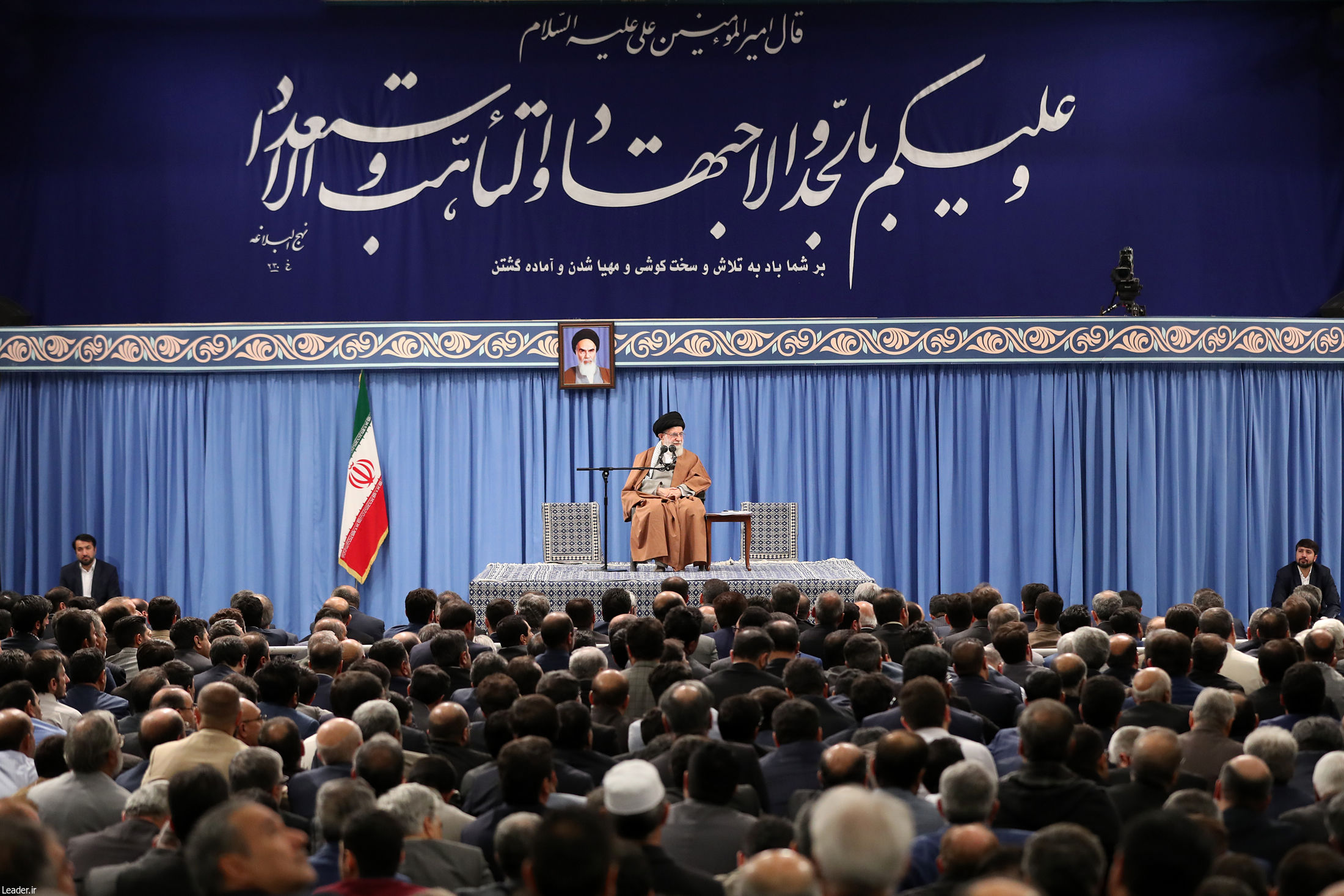 حضور زهرا ممتاز در دیدار اخیر جمعی از تولید کنندگان، تعاونگران، کارآفرینان و فعالان اقتصادی با رهبر معظم انقلاب